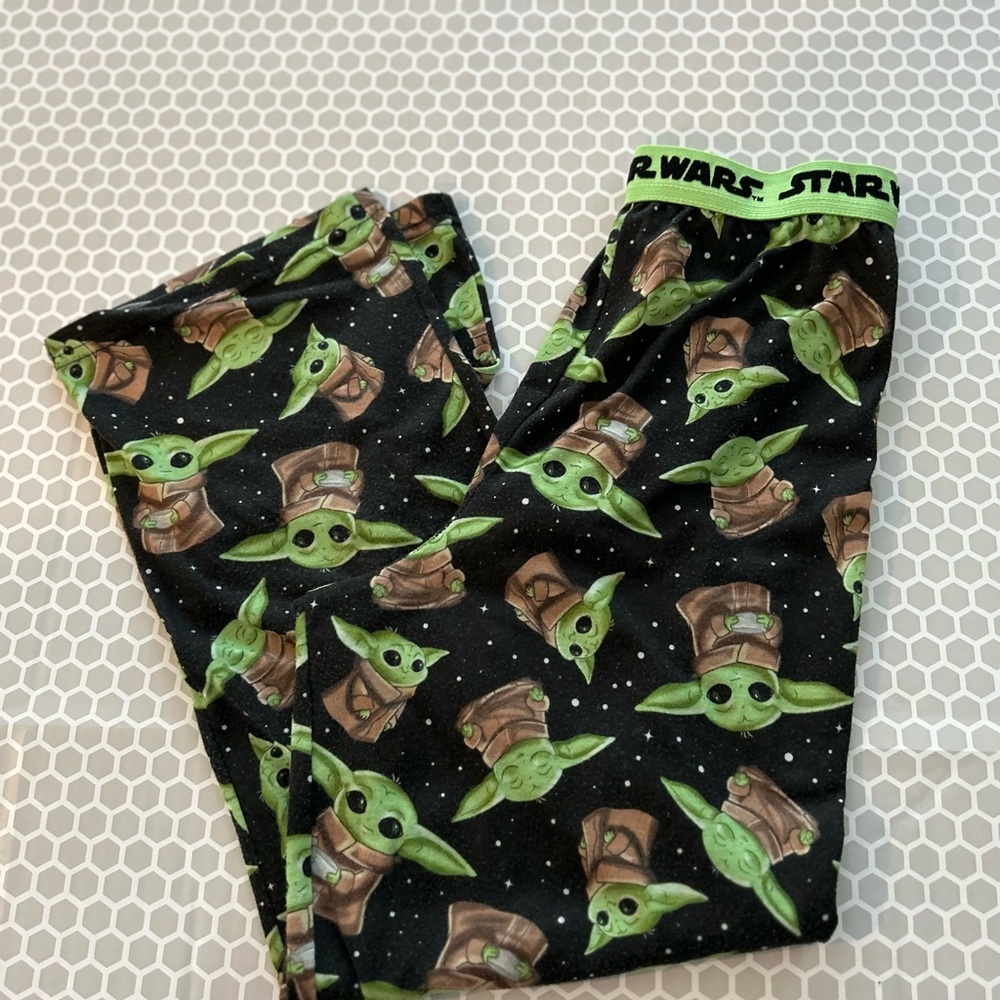 Star Wars Baby Yoda Boys PJ Bottoms

Size L(10/12)
